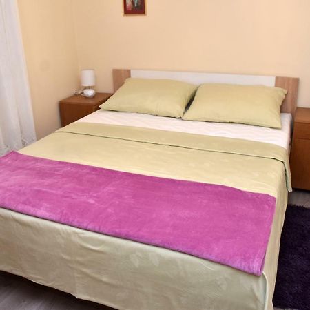 Apartments Oresic Вир Екстериор снимка