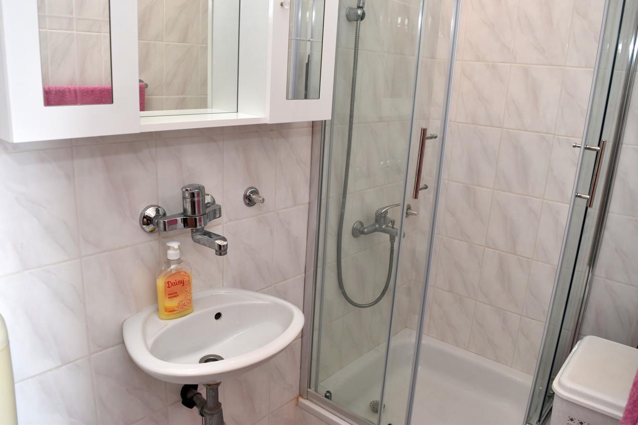 Apartments Oresic Вир Екстериор снимка