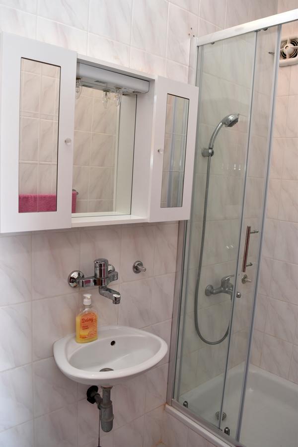Apartments Oresic Вир Екстериор снимка