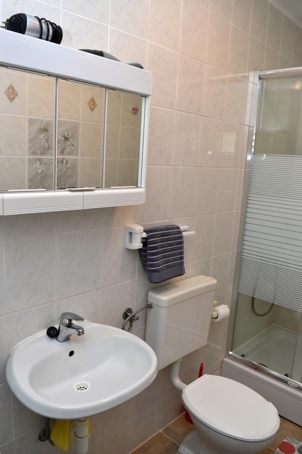 Apartments Oresic Вир Екстериор снимка