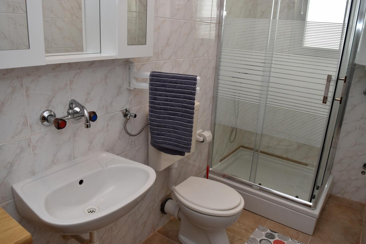 Apartments Oresic Вир Екстериор снимка