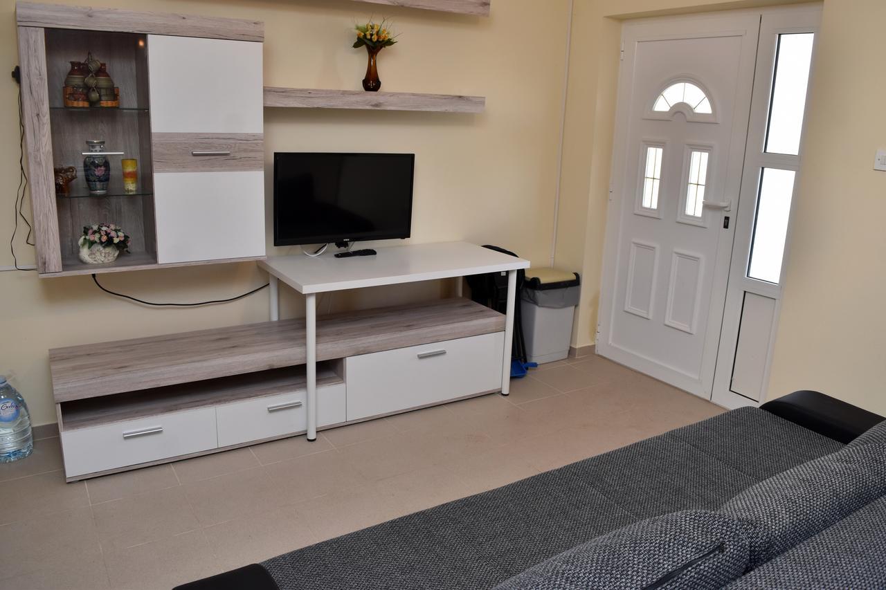 Apartments Oresic Вир Екстериор снимка