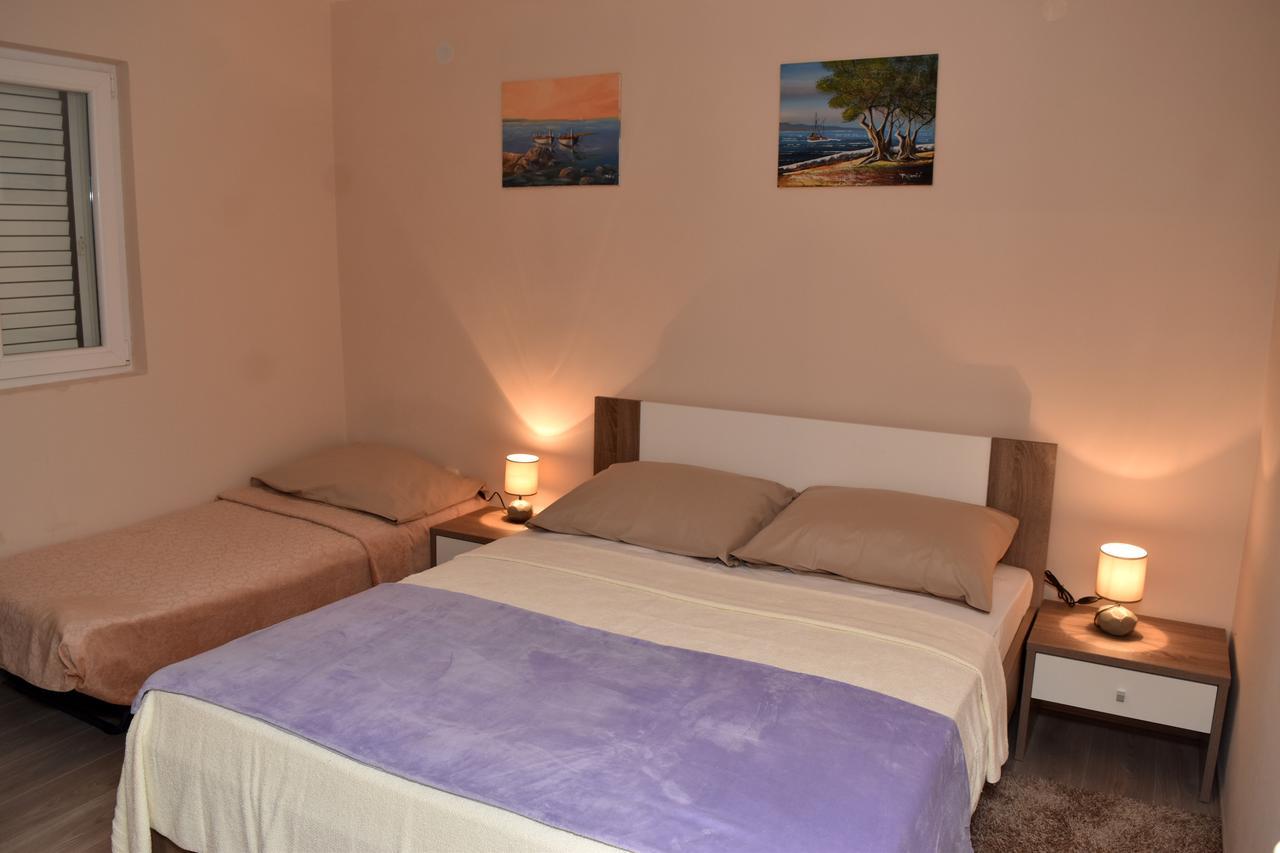 Apartments Oresic Вир Екстериор снимка